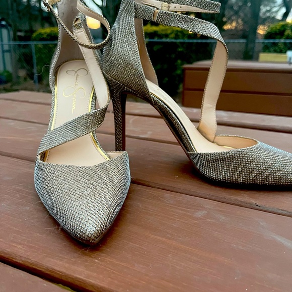 Jessica Simpson | Shoes | Jessica Simpson Gold Glitter Size 9 | Poshmark